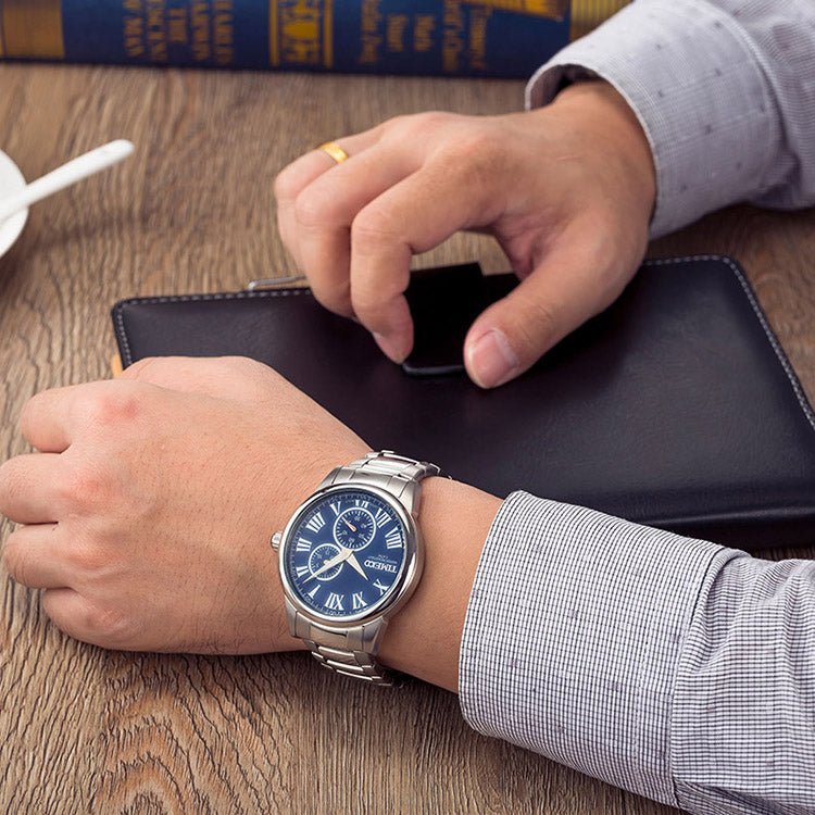 Sophisticated gentleman wearing the TIME100 radiant gold-tone artistic watch with oriental aesthetics Silver Blue - Time100