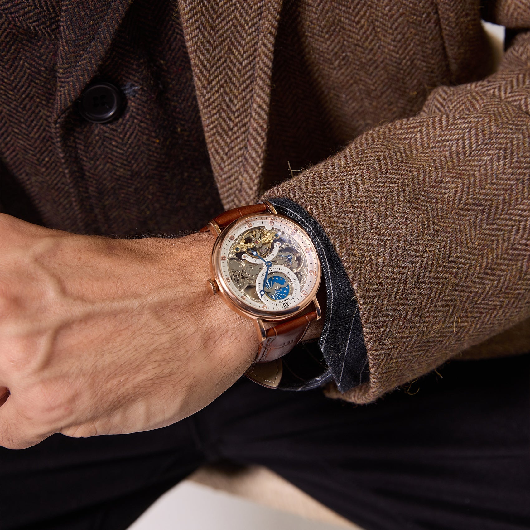 TIME100 W60169G automatic watch styled for casual social settings and everyday masculine elegance White - Time100