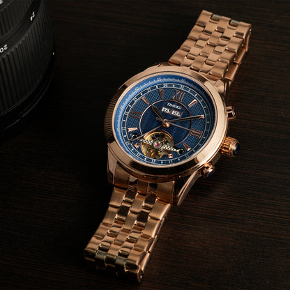 Detail of the polished stainless steel bracelet and case on the TIME100 W60069G automatic timepiece Gold Blue - Time100