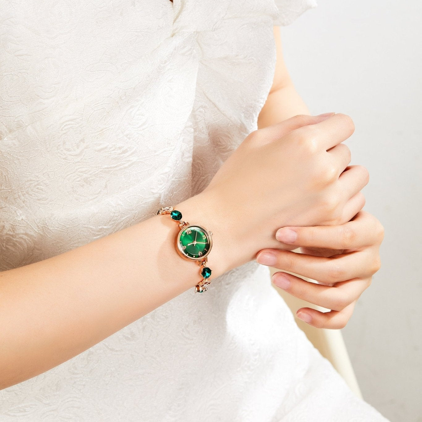 Sophisticated evening look styled with the TIME100 petite jewelry watch and sparkling rose gold bracelet Green - Time100